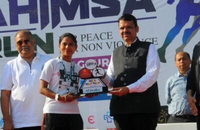 नागपूर येथे उपमुख्यमंत्री देवेंद्र फडणवीस यांच्या प्रमुख उपस्थितीत अहिंसा दौडचा समारोप