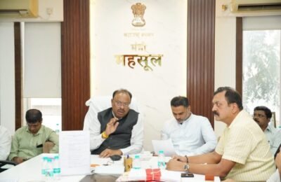 झुडपी जंगल जमिनीवरील कुटुंबांना दिलासा देणार – महसूल मंत्री चंद्रशेखर बावनकुळे घरे कायदेशीर करण्याबाबत तीन महिन्यात कार्यवाही करण्याचे निर्देश