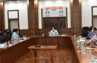 राज्यातील ५६ हजार कलाकारांना प्रत्येकी ५ हजार रुपयांची आर्थिक मदत – मुख्यमंत्री उद्धव ठाकरे राज्यातील शेकडो लोककलावंतांना मुख्यमंत्र्यांचा मोठा दिलासा