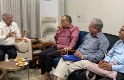 मराठी भाषा भवनात अभिजात मराठी दालनासाठी मराठी भाषा मंत्री सुभाष देसाई यांची तज्ज्ञांसोबत चर्चा