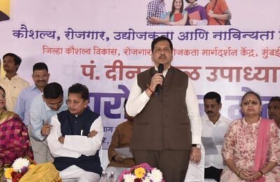 कौशल्य विकासाबरोबर रोजगार उपलब्धतेला प्राधान्य – कौशल्य विकास मंत्री मंगलप्रभात लोढा मुंबईत महारोजगार मेळाव्यात विविध कंपन्यांमधील ९ हजार २७८ रिक्त जागांसाठी मुलाखती संपन्न; पाचवी पासपासून बीई, एमबीए पदवीप्राप्त उमेदवारांना रोजगाराची संधी