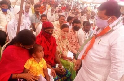 कोरोनामुळे मृत्यू झालेल्या व्यक्तीच्या कुटुंबांचे पालकमंत्र्यांकडून सांत्वन