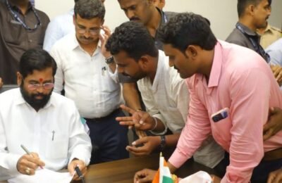 रात्रीचे आठ… अन् मंत्रालयात आलेल्या सामान्य माणसाला भेटण्याची मुख्यमंत्र्यांची तळमळ!