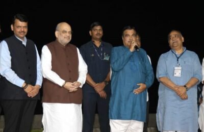 केंद्रीय गृहमंत्री अमित शहा यांचे महाराष्ट्र दौऱ्यासाठी नागपूरला आगमन केंद्रीय मंत्री नितीन गडकरी यांच्यासह फुटाळा तलावाच्या ‘फाऊंटन शो’ चा आनंद घेतला