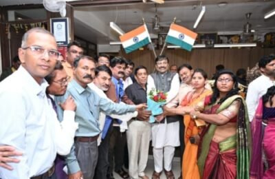 चंद्रपूर – राजकीय घडामोडी महानगर पालिकेत १४ उमेदवारीचा दावा – रिपाइं(आठवले) शिष्टमंडळाची आमदार सुधीर मुनगंटीवार यांच्याकडे निवेदन सादर