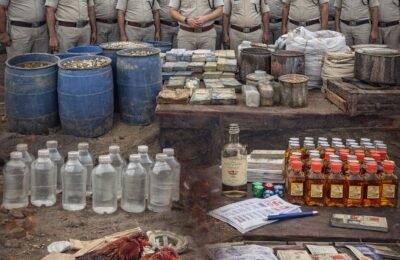 🔴 दारू व जुगार अड्ड्यांवर पोलिसांचा कडवा प्रहार; ₹50,585 रुपयांचा मुद्देमाल जप्त