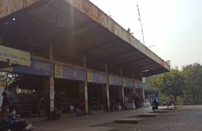 ‘लालपरी’च्या चाकाखाली भ्रष्टाचाराचा ग्रीस! चंद्रपूर एसटी विभाग नियंत्रक कार्यालयात कमिशनखोरीचा ‘फास्ट पॅसेंजर’ खेळ; स्पेअर पार्ट्स घोटाळा, खाजगी ट्रॅव्हल्सशी साटेलोटे आणि कर्मचाऱ्यांच्याच खिशावर डल्ला!