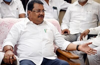 वन्यजीव-मानव संघर्ष कमी करण्यासाठी ठोस उपाययोजना करा – पालकमंत्री वडेट्टीवार