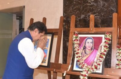 राजमाता जिजाऊ, स्वामी विवेकानंद यांना जयंतीनिमित्त मंत्रालयात अभिवादन