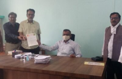 सिटीझन फोरम काटोल ने काल दि.०९ फेब्रुवारी २०२१ ला उपविभागीय अधिकारी काटोल यांना  2013 च्या कर्जमाफी पासून वंचित असलेल्या शेतकर्यांना कर्जमाफी मिळावी म्हणून   निवेदन दिले.  सोबत निवेदन प्रत व बातमी दिलेली आहे. फोटो सूध्दा आहे.फोटो व्यवस्थित वाटल्यास देणे.