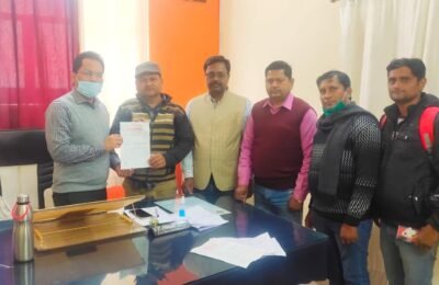 उत्तर प्रदेशीय प्राथमिक शिक्षक संघ के प्रतिनिधिमंडल ने जिला बेसिक शिक्षा अधिकारी विजय प्रताप सिंह से भेंट की