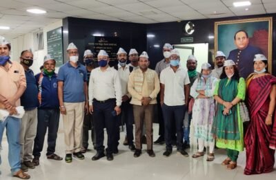 आप तर्फे विभागीय संचालक श्री रंगारी यांना वीज बिल माफी व कनेक्शन कट करू नये या संदर्भात निवेदन.