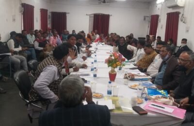 सिल्लोड येथे नप प्रशासनाच्या विरोधात रास्ता रोको……