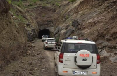 कालवा पाहणीसाठी महसूलमंत्री बाळासाहेब थोरात यांचा ताफ्यासह पिंपळगाव कोंझिरा बोगद्यातून प्रवास