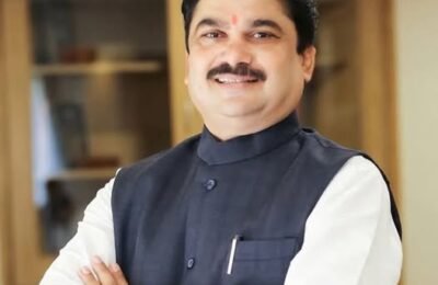 कर्जत व जामखेड कृषी उत्पन्न बाजार समिती शेतकरी भवन उभारण्याच्या प्रस्तावांवर तातडीने कार्यवाही करावी महाराष्ट्र विधानपरिषदेचे सभापती प्रा.राम शिंदे यांचे संचालक (पणन) यांना निर्देश
