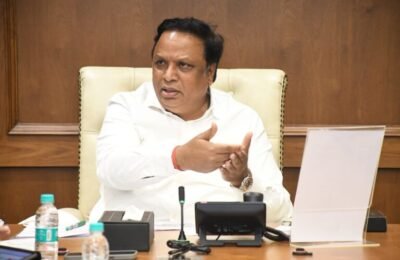 मलेरिया व डेंग्यू रोखण्यासाठीच्या उपाययोजना वाढवा –  मुंबई उपनगर पालकमंत्री आशिष शेलार यांचे निर्देश उंदीर मारण्याच्या मोहिमेच्या चौकशीचे निर्देश