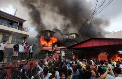 🔥 “नेपाळ पेटले! जनरेशन-Z चा उठाव, सरकार हादरले – रक्तरंजित आंदोलनात २२ ठार, शेकडो जखमी” 🔥