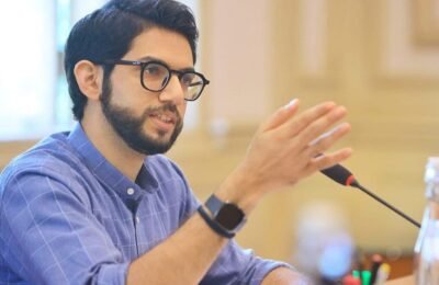 देशातील टॉप १० शाळांमध्ये बृहन्मुंबई महापालिकेच्या शाळांचा समावेश व्हावा – पालकमंत्री आदित्य ठाकरे मुंबई महापालिका आणि पेहले अक्षर फाउंडेशनमार्फत प्रशिक्षणात सहभागी शिक्षकांचा पालकमंत्री आदित्य ठाकरे यांच्या उपस्थितीत ऑनलाईन सन्मान