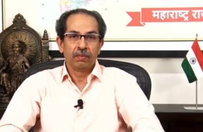 लसीचे दोन्ही डोस घेतलेल्या सर्वसामान्य नागरिकांना १५ ऑगस्टपासून उपनगरीय रेल्वेतून प्रवास करण्यास मुभा मुख्यमंत्री उद्धव ठाकरे यांचा मुंबईकरांना दिलासा