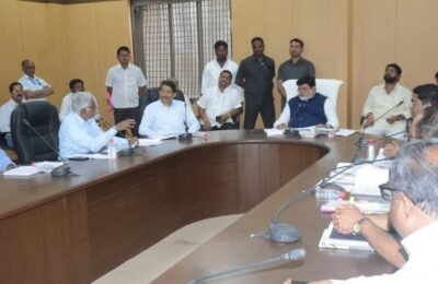 मुख्यमंत्री रोजगार निर्मिती कार्यक्रमांतर्गत प्राप्त पात्र कर्ज प्रकरणे तात्काळ मंजूर करावीत- उद्योगमंत्री उदय सामंत एमआयडीसी, उद्योग विभागाच्या आढावा बैठकीत दिल्या सूचना