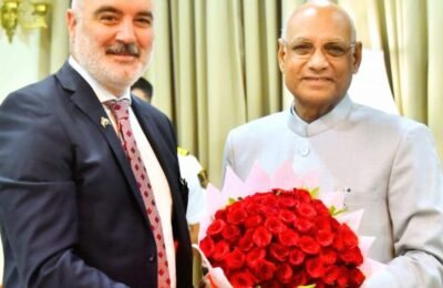 मुंबईतील ऑस्ट्रेलियाच्या वाणिज्यदूतांनी घेतली राज्यपाल रमेश बैस यांची सदिच्छा भेट ऑस्ट्रेलिया भारताशी शिक्षण, कौशल्य विकास, पर्यटन सहकार्य वाढविण्याबाबत उत्सुक : पॉल मर्फी
