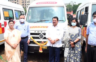 पालकमंत्र्यांच्या हस्ते अद्ययावत २३ रुग्णवाहिकांचे लोकार्पण जिल्ह्यात आतापर्यंत ७७ रुग्णवाहिका नागरिकांच्या सेवेत