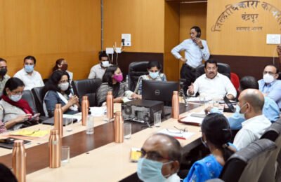 जिल्ह्यात मुबलक प्रमाणात युर‍िया उपलब्ध – पालकमंत्री विजय वडेट्टीवार  जिल्हाधिकारी कार्यालयात विविध विषयांचा आढावा