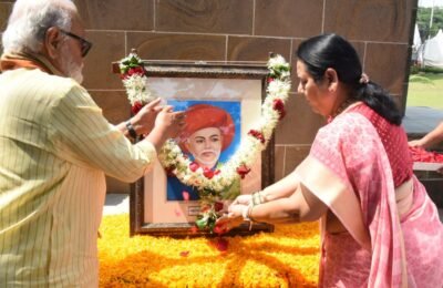 महात्मा जोतिराव फुले यांच्या जयंतीनिमित्त विधान भवनात अभिवादन