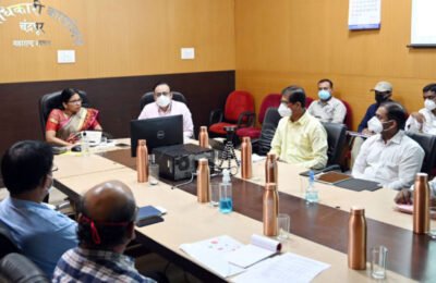 विभागीय आयुक्तांनी घेतला वैद्यकीय महाविद्यालयाच्या बांधकामाचा आढावा