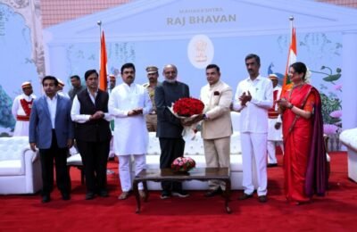 महाराष्ट्र दिनानिमित्त राज्यपालांचे वाणिज्यदूतांसाठी चहापान ७० देशांमधील राजदूतांची पहलगाम अतिरेकी हल्ल्यातील मृतांना श्रद्धांजली