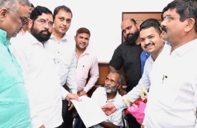 मुख्यमंत्री वैद्यकीय सहाय्यता निधीचा विक्रम; वर्षभरात बारा हजारांहून अधिक रुग्णांना १०० कोटी रुपयांच्या मदतीचे वाटप मुख्यमंत्री एकनाथ शिंदे यांच्याकडून सहाय्यता निधीच्या टीमचे कौतुक