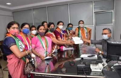 भंडारा जिल्हा महिला राष्ट्रवादी काँग्रेस पार्टी तर्फे पेट्रोल-डिझेल ,गॅस व खाद्य तेल दरवाढीचे निषेध व भाववाढ कमी करण्याबाबत मोर्चा  काढून  मा.श्री. नरेंद्रजी मोदी प्रधानमंत्री भारत सरकार यांना मा.जिल्हाधिकारी भंडारा मार्फत निवेदन  देण्यात आले.