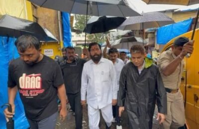 मुंबई, ठाण्यातील पावसाच्या परिस्थितीचा उपमुख्यमंत्री एकनाथ शिंदे यांच्याकडून आढावा मिठीनदीची केली पाहणी, नदी काठच्या परिसरात यंत्रणा सज्ज