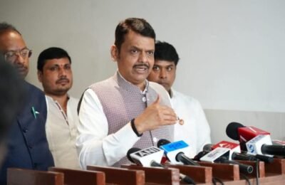 राज्यात अतिवृष्टी, सर्व यंत्रणांना सतर्कतेचे निर्देश – मुख्यमंत्री देवेंद्र फडणवीस मंत्रिमंडळ बैठकीत परिस्थितीचा आढावा, नुकसानीचे तातडीने पंचनामे