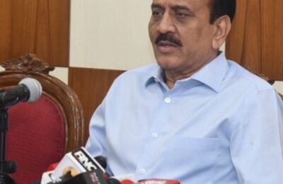 महाराष्ट्राची क्रीडा परंपरा कायम राखणाऱ्या राज्याच्या चमूचे क्रीडा मंत्री गिरीष महाजन यांच्याकडून अभिनंदन