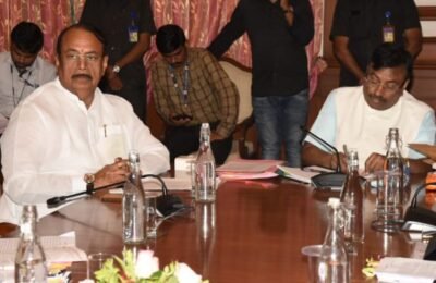 वनारक्षित जमिनीबाबत तक्रारी सोडवण्यासाठी ‘एकल खिडकी योजना’ आणण्यात येणार – वन मंत्री सुधीर मुनगंटीवार।  विधानसभेतील आश्वासनासंदर्भात बैठकीत निर्णय