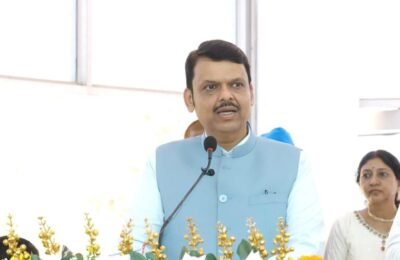 मुख्यमंत्री देवेंद्र फडणवीस यांची ड्रॅगन पॅलेस टेम्पलला भेट