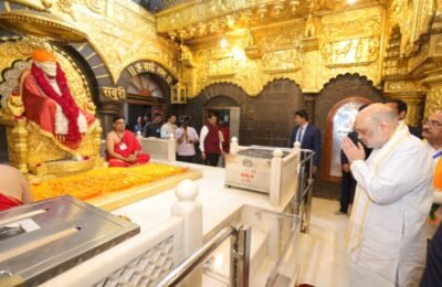 केंद्रीय गृहमंत्री अमित शाह यांच्याकडून श्री साईबाबा समाधीचे दर्शन