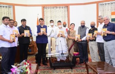राज्यपालांच्या हस्ते ‘एक मनोहर कथा’ पुस्तक प्रकाशित