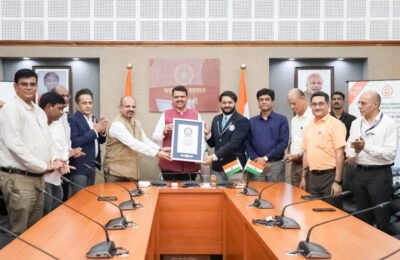 जागतिक दर्जाच्या पायाभूत सुविधांचे शहर म्हणून नागपूरची नवी ओळख – मुख्यमंत्री देवेंद्र फडणवीस गिनिज बुक ऑफ वर्ल्ड रेकार्डमध्ये मेट्रोच्या कामठी मार्गावरील डबल डेकर उड्डाणपुलाची नोंद; मुख्यमंत्र्यांच्या उपस्थितीत वर्ल्ड रेकार्डचे प्रमाणपत्र