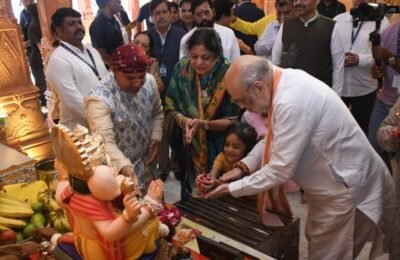 केंद्रीय गृहमंत्री अमित शाह यांनी घेतले वांद्रे सार्वजनिक मंडळाच्या गणेश मूर्तीचे दर्शन
