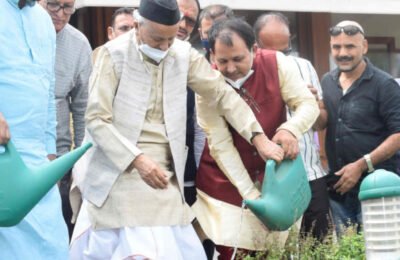 ‘हरेला’ निमित्त राज्यपालांचे राजभवन येथे तुळशीरोपण