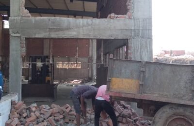 *संरक्षित वन भुम* *पर*बाजारगाव पेपरमिल का* *अतिक्रमण हटाने की प्रक्रिया प्रारंभ* *संरक्षित वन विभाग के  भुमी  पर अतिक्रमण हटाने के लिये  बाजारगांव  पेपर्स एन्ड प्लस मिल के संचालक को दिया था  नोटीस*