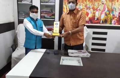 *भद्रावतीनगर परिषद कर्मचाऱ्यांना पोलीस योध्दा न्युज नेटवर्क तर्फे कोरोना योध्दा सन्मान प्रमाणपत्र देऊन सन्मानीत*