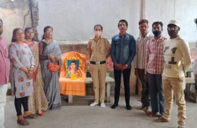 *कन्हान शहर विकास मंच द्वारे सावित्रीबाई फुले यांची पुण्यतिथी साजरी*  हनुमान मंदिर, गांधी चौक कन्हान येथे कार्यक्रमाचे आयोजन.