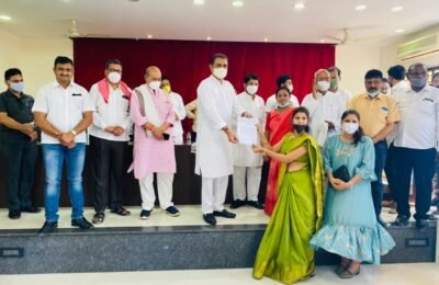 *सांसद पटेल ने की भंडारा नगर परिषद क्षेत्र के पदाधिकारीयो से चर्चा*