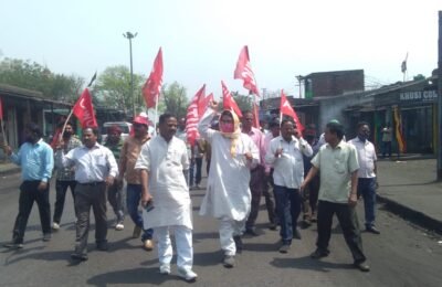 भारतीय कम्युनिस्ट पार्टी के जन संगठन अखिल भारतीय किसान सभा ,नावाडीह ,बोकारो की ओर से नावाडीह स्थित देवी महतो इंटर कालेज ,एवं  भेंड़रा मोड़ में भारत बंद  के आंदोलन में सड़क जाम किया  गया।