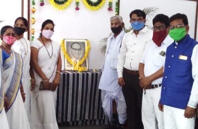 *घुग्गुस येथे मा.आ.सुधीरभाऊ मुनगंटीवार सेवा केंद्राच्या वतीने महामानवास अभिवादन*  *डॉ. बाबासाहेब आधुनिक भारताचे शिल्पकार- विवेक बोढे शहराध्यक्ष भाजपा घुग्गुस यांचे प्रतिपादन*