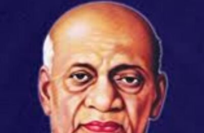 सरदार पटेल ही हिंदू राष्ट्र की परिकल्पना को 70 साल पहलेही पागलपन  बता चुके थे.