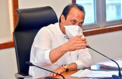 कोरोना संसर्गाची साखळी तोडण्यासाठी लागू निर्बंधांच्या काळात नागरिकांसाठी मुख्यमंत्र्यांनी जाहीर केलेल्या ५ हजार ४७६ कोटी रुपये मदत पॅकेजची अंमलबजावणी व निधी उपलब्ध करुन देण्याच्या कार्यवाहीचा आढावा आयोजित बैठकीत घेतला